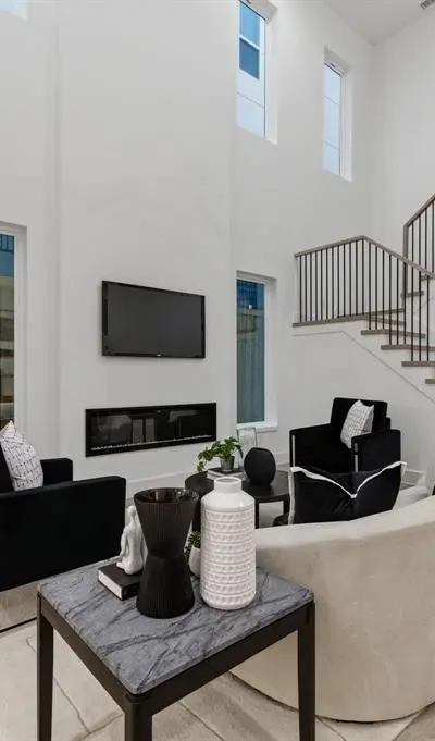 815 Bayonne Street, Dallas TX 75212 - Photo 2