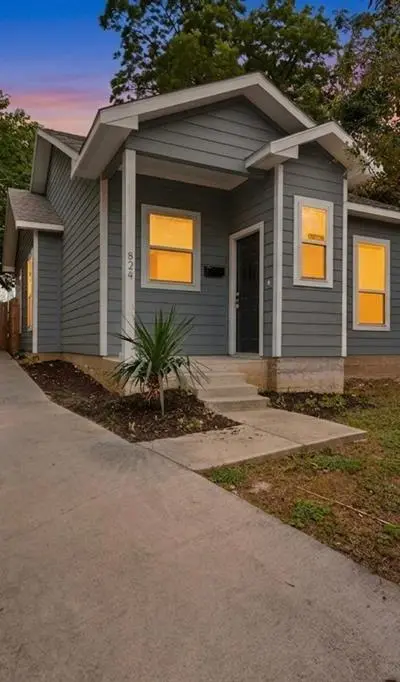 824 E Maddox Avenue, Fort Worth TX 76104