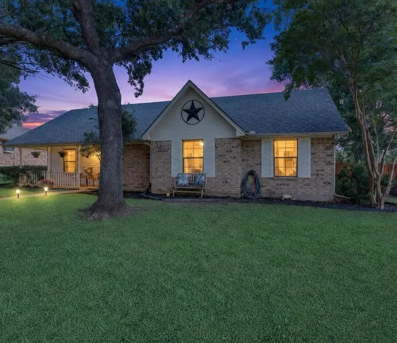 1405 Casa Linda Street, Ennis TX 75119