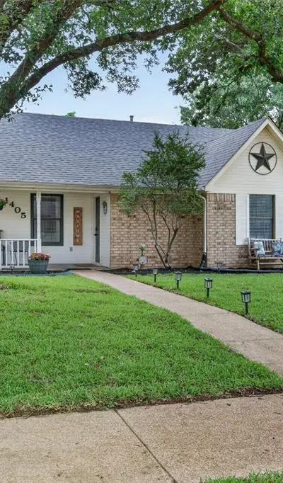 1405 Casa Linda Street, Ennis TX 75119 - Photo 2