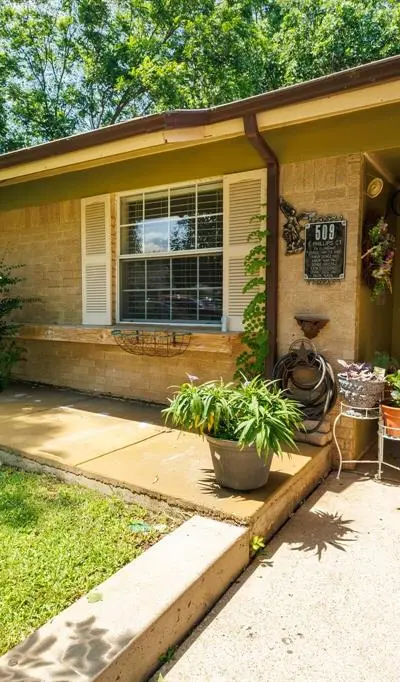 509 E Phillips Court, Grand Prairie TX 75051 - Photo 3