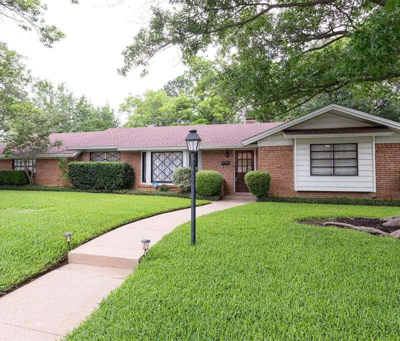 7101 Jewell Avenue, Fort Worth TX 76112