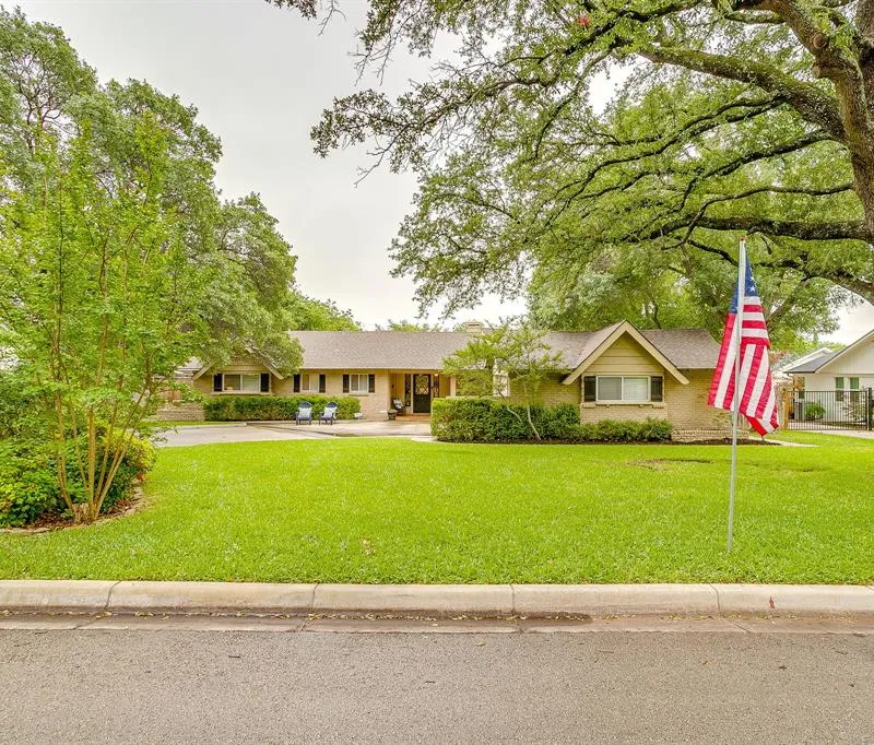 4316 Clayton Road W, Fort Worth TX 76116