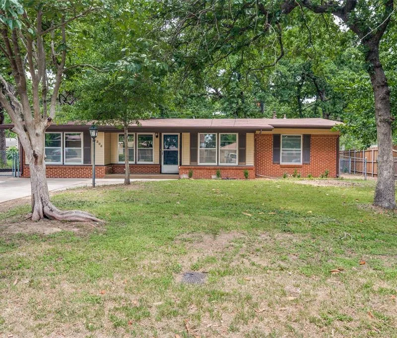 1305 W Lavender Lane, Arlington TX 76013