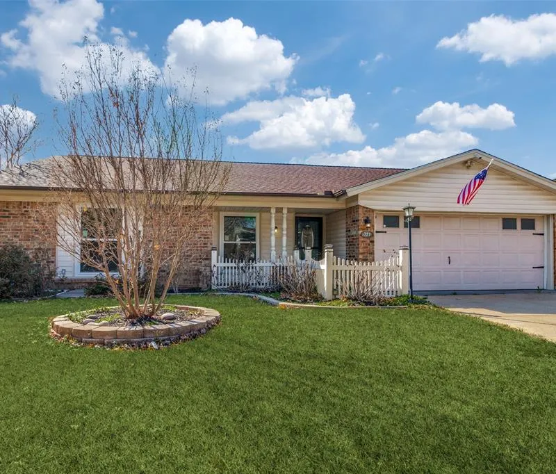 721 NW Ann Lois Lane, Burleson TX 76028