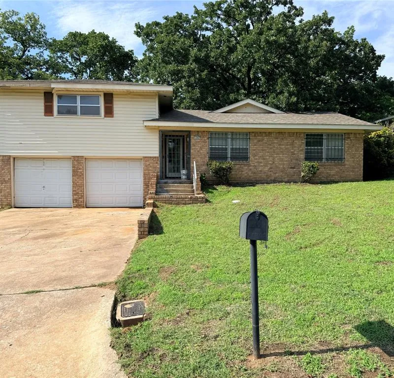 1347 Crestview Drive, Denison TX 75020