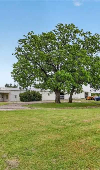 1092 W Highway 199, Springtown TX 76082 - Photo 3