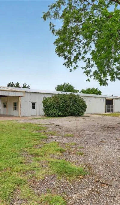 1092 W Highway 199, Springtown TX 76082 - Photo 4