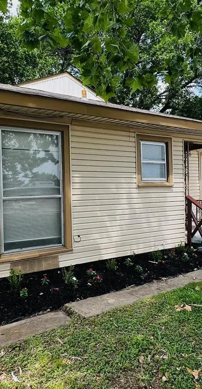1026 SW 3rd Street, Grand Prairie TX 75051 - Photo 2