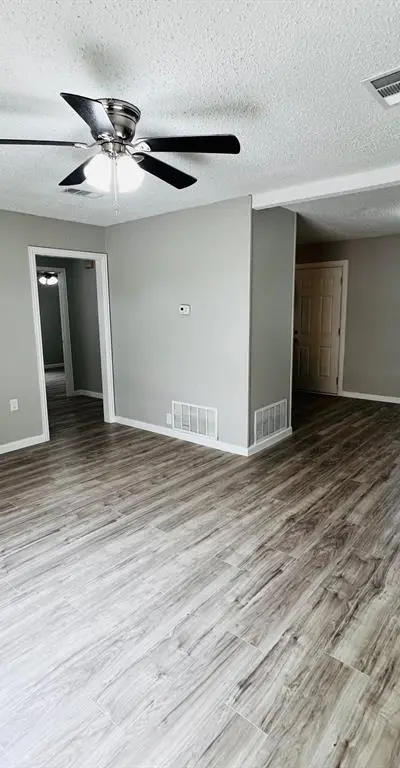 1026 SW 3rd Street, Grand Prairie TX 75051 - Photo 5