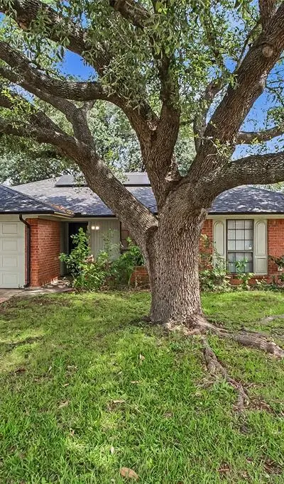 2820 Whitehurst Drive, Fort Worth TX 76133