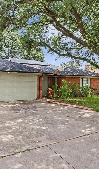 2820 Whitehurst Drive, Fort Worth TX 76133 - Photo 2