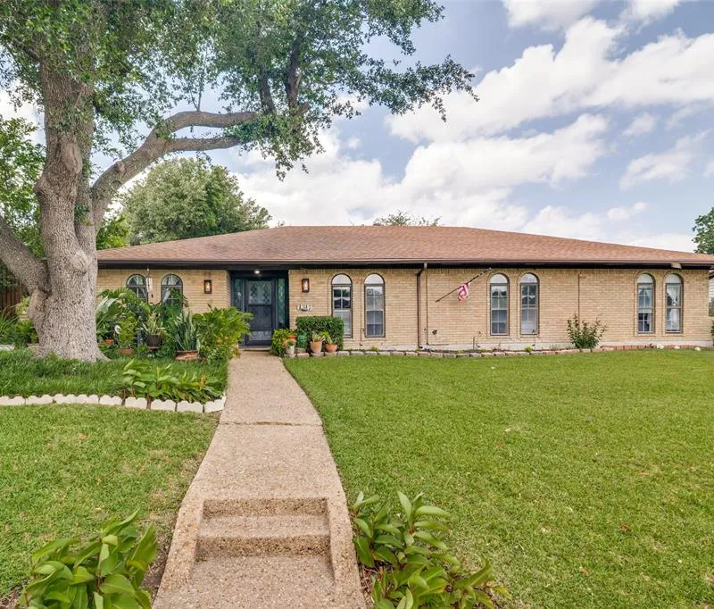1217 Gardengate Circle, Garland TX 75043