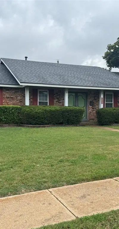 3818 Twin Falls Street, Irving TX 75062 - Photo 2