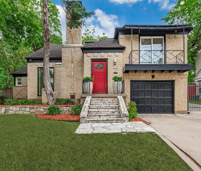 702 N Hampton Road, Dallas TX 75208