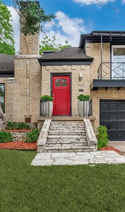 702 N Hampton Road, Dallas TX 75208