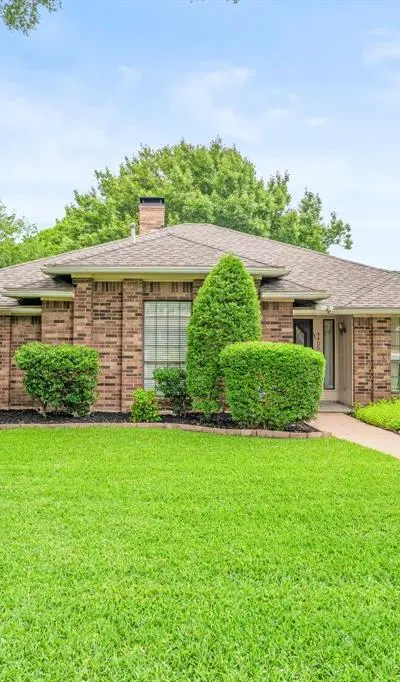 4405 Avonshire Lane, Plano TX 75093 - Photo 2