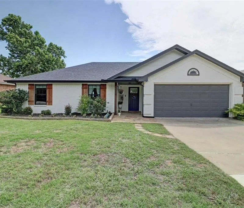 550 N Main Street, Joshua TX 76058