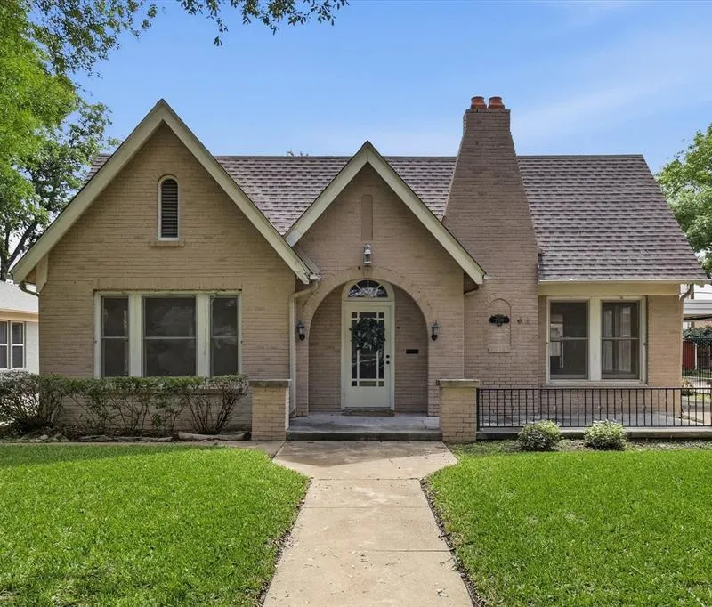 2701 Waits Avenue, Fort Worth TX 76109