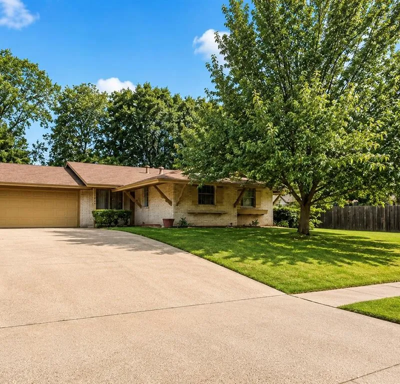 1925 Normandy Drive, Irving TX 75060