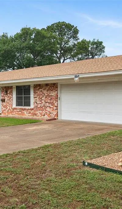 937 Patricia Street, Irving TX 75060 - Photo 3