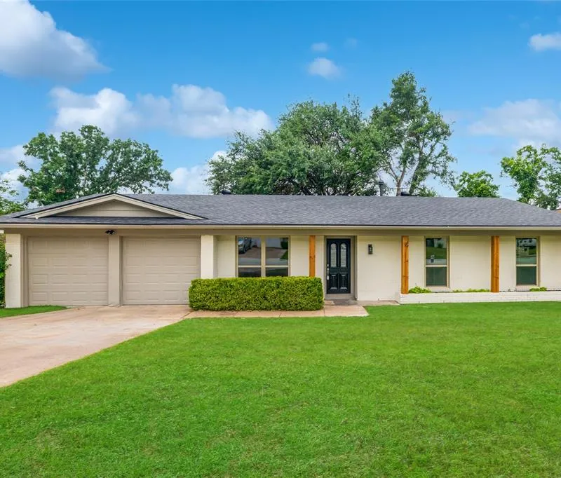 2004 York Drive, Edgecliff Village TX 76134