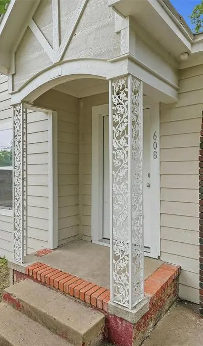 608 S Loving Avenue, Sherman TX 75090