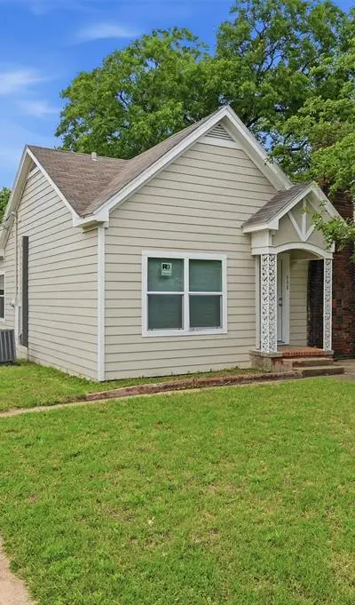 608 S Loving Avenue, Sherman TX 75090 - Photo 2