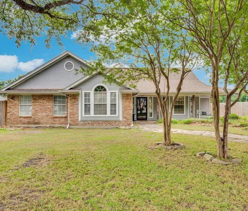 141 Country Drive, Waxahachie TX 75165