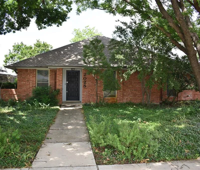 2025 Espinosa Drive, Carrollton TX 75010