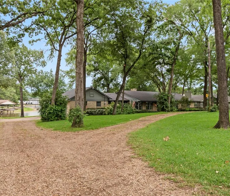 111 Deer Island Road, Mabank TX 75156