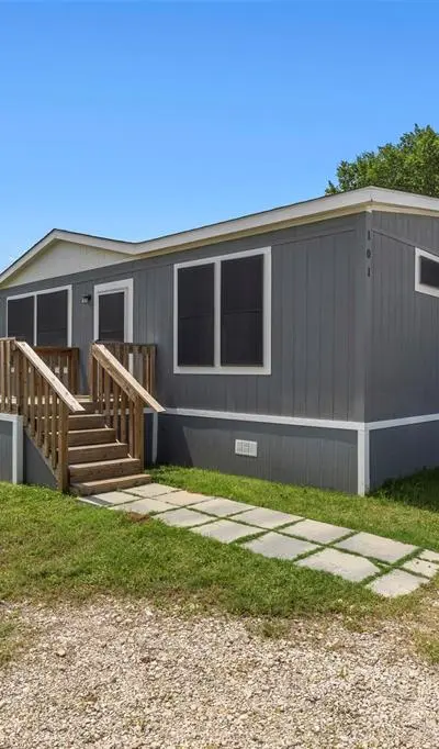 101 Syble Jean Drive, Burleson TX 76028 - Photo 2