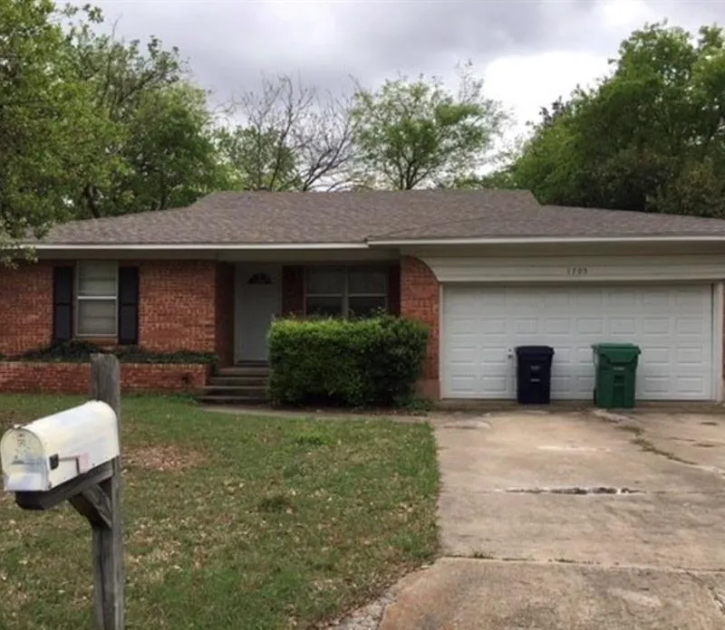 1705 Crescent Street, Denton TX 76201