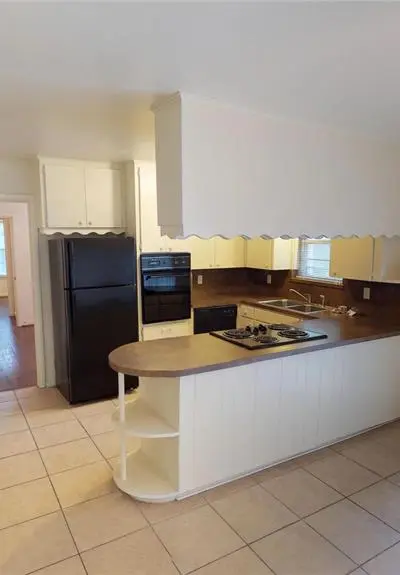 1705 Crescent Street, Denton TX 76201 - Photo 2