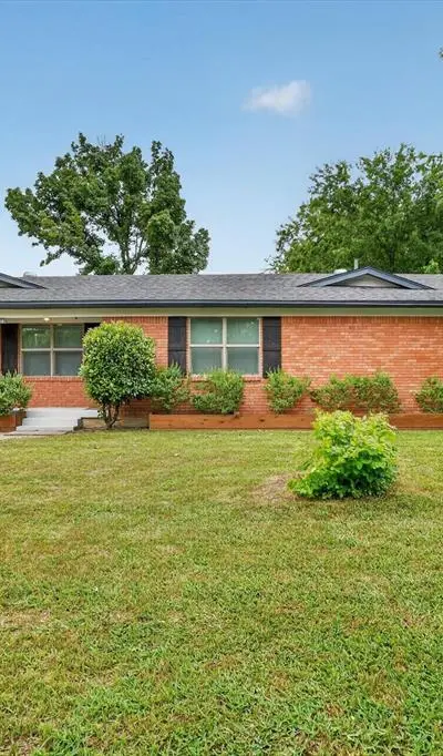 1008 Zelda Drive, Hurst TX 76053