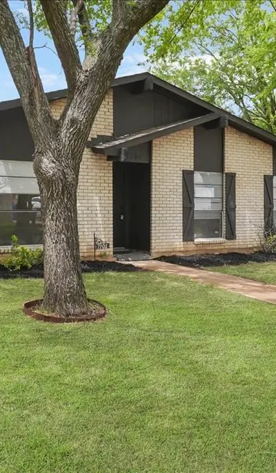 7101 Hardwood Trail, Dallas TX 75249 - Photo 2