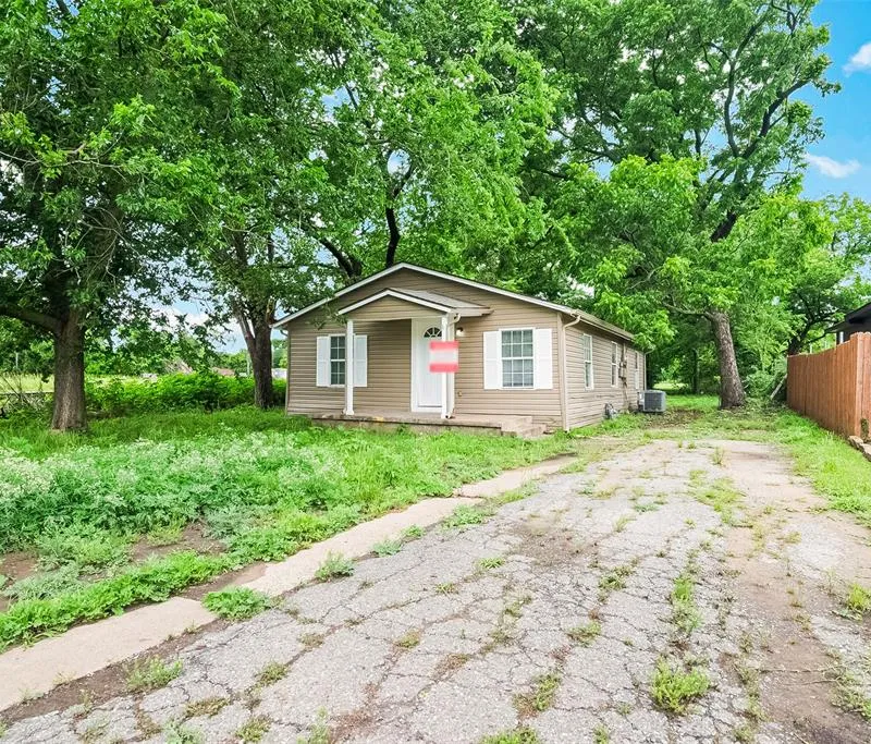 627 E Pacific Street, Sherman TX 75090