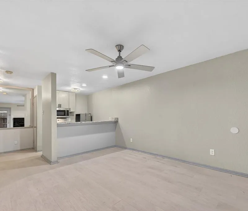 1810 N Garrett Avenue # 124, Dallas TX 75206