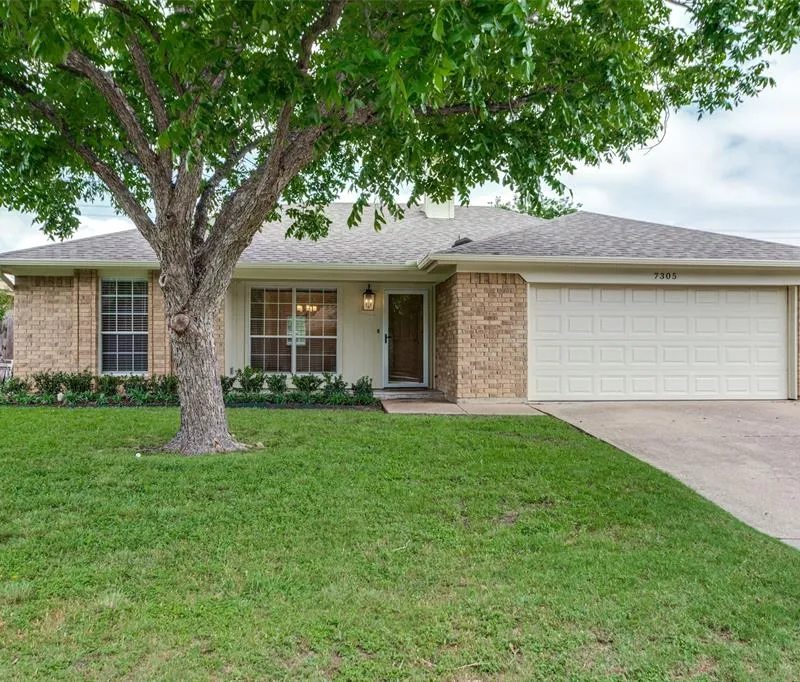 7305 S Meadow Drive E, Fort Worth TX 76133