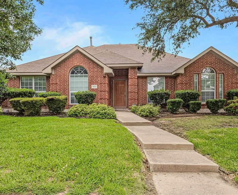 7413 Providence Drive, Rowlett TX 75089