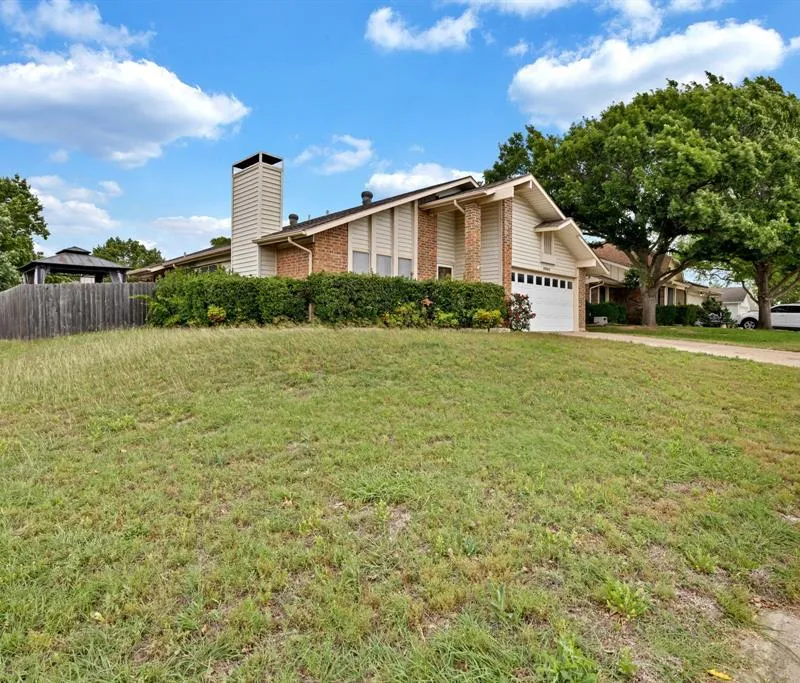 5901 Chisholm Trail, Haltom City TX 76148