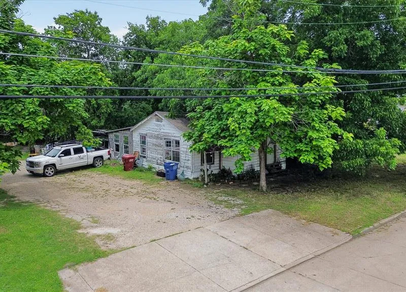 817 Main Street, Farmersville TX 75442