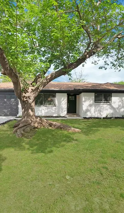 5617 Wharton Drive, Fort Worth TX 76133 - Photo 2
