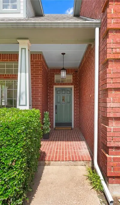 2620 Tallow Drive, Euless TX 76039 - Photo 2