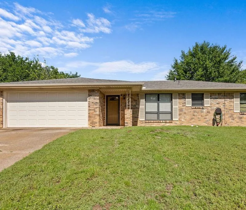 2022 Jerry Avenue, Denison TX 75020