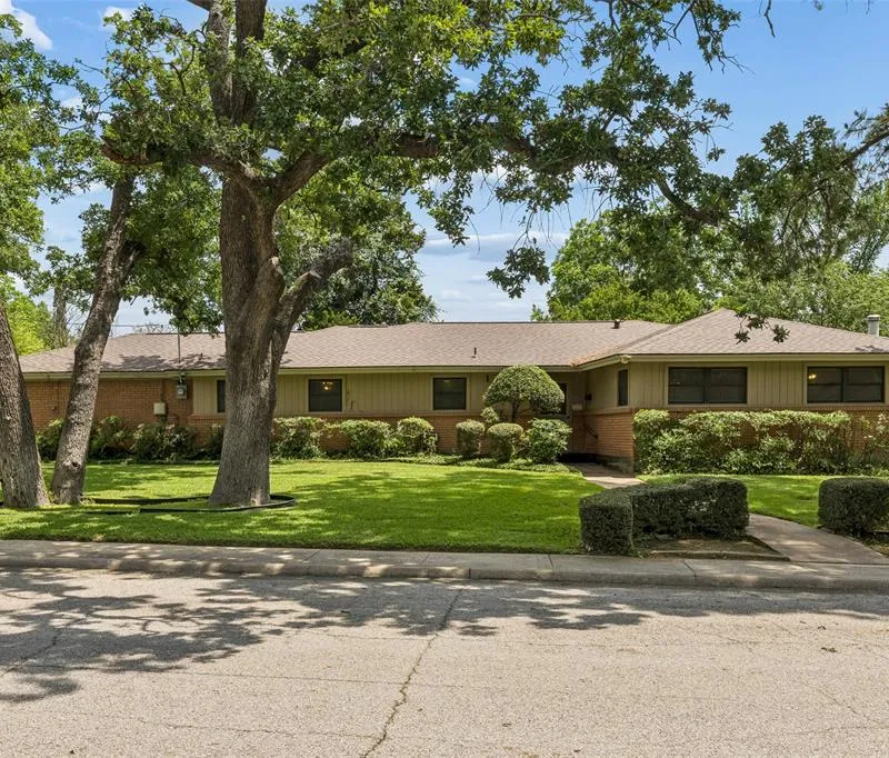 1637 Hendrix Drive, Irving TX 75061
