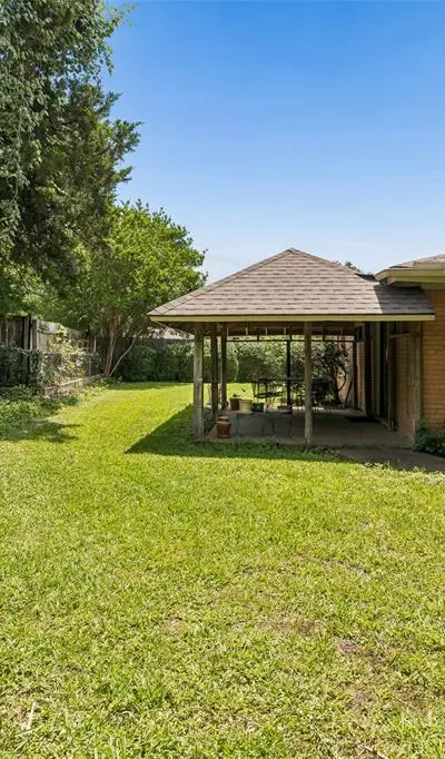 1637 Hendrix Drive, Irving TX 75061 - Photo 4