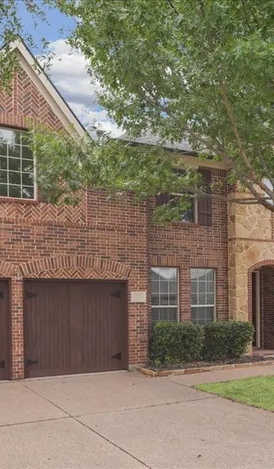 2407 Laguna Lane, Arlington TX 76012 - Photo 3