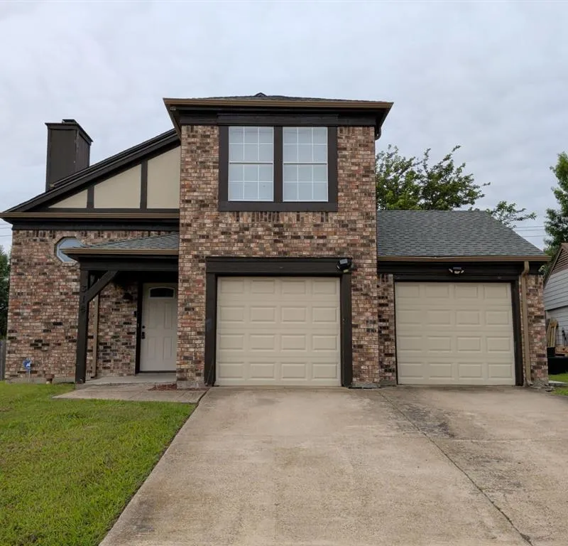 318 Spanish Moss Drive, Arlington TX 76018