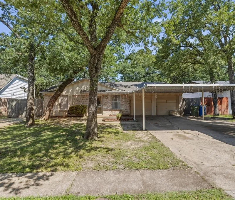 14605 Oakwood Lane, Balch Springs TX 75180